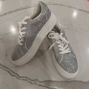 Jessica Simpson Women’s Silver Glitter Cherello Playform Sneakers